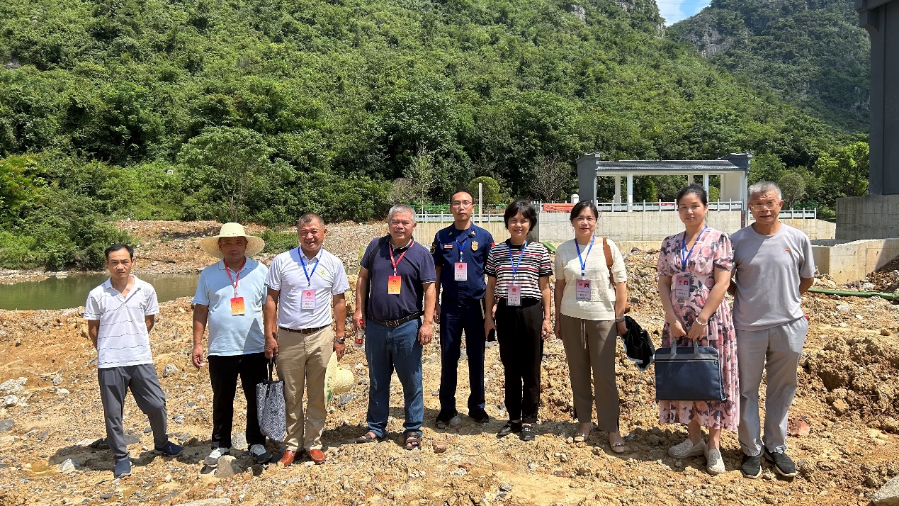 <b>秀峰区人大代表团调研五仙坝水闸除险加固工程建设情况</b>
