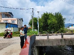 <b>三伏天气下的野外测量工作者</b>